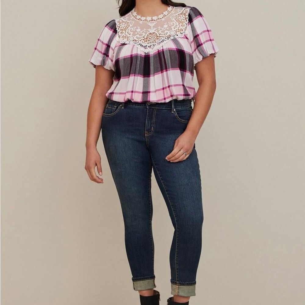 Torrid‎ Pink/Black/White Plaid Crinkle Gauze Lace Detail Top Sz 2/2X